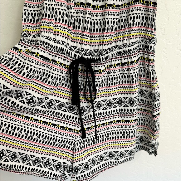 Old Navy Romper Black and White Size Medium Cover Up Resort - Picture 4 of 4